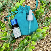 boccetta da 30 ml con dosatore di cristalli puri CBD olio vettore di canapa su paglia e sacchettino di velluto azzurro  agrilab-shop.myshopify.com product_type AGRILAB SHOP